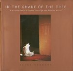 In the Shade of the Tree: A Photographic Odyssey (Hardback)